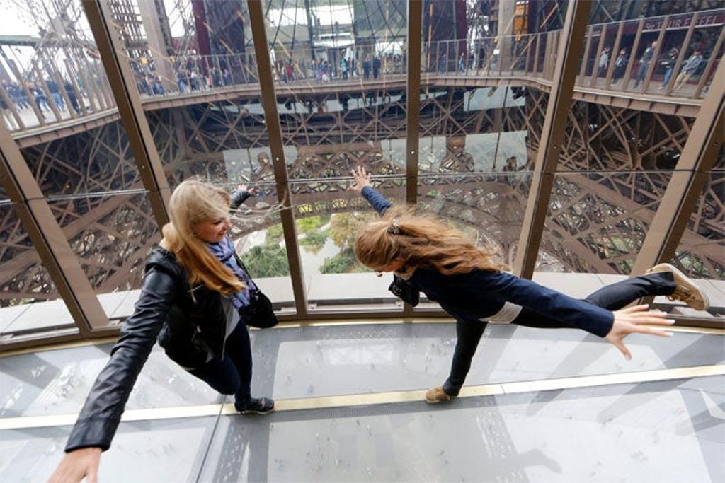 La Torre Eiffel estrena una nueva visión de París