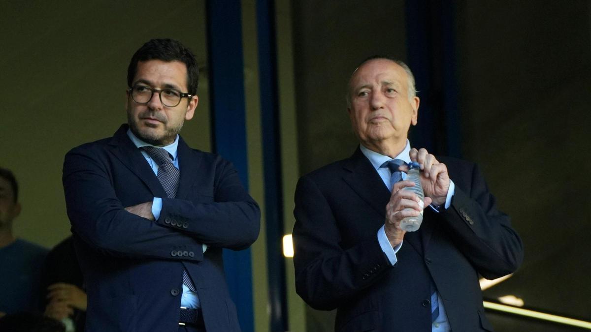 Fernando Roig Negueroles y Fernando Roig, en el Estadio de la Cerámica.
