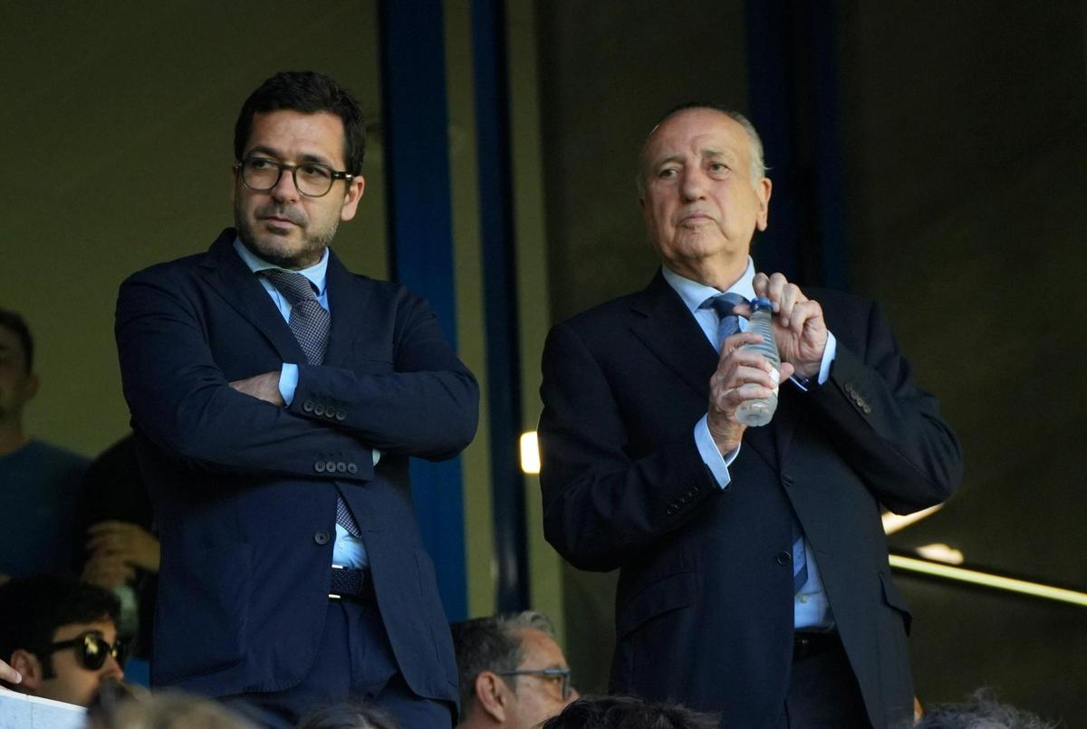 Fernando Roig Negueroles y Fernando Roig, en el Estadio de la Cerámica.