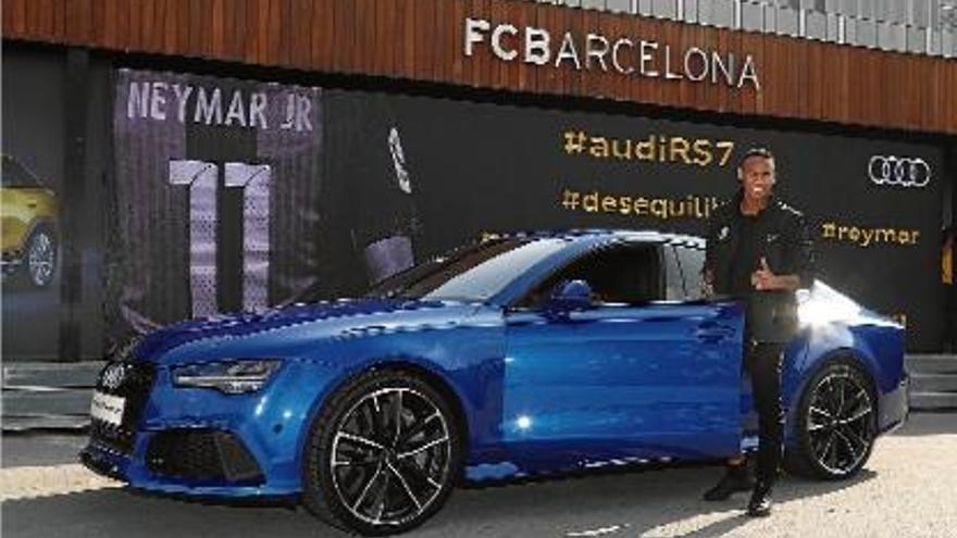 Els jugadors proven el nou Audi Q2 al Camp Nou