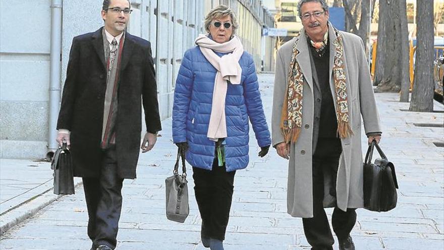 La senadora del PP imputada reconoce tratos con la ‘Púnica’