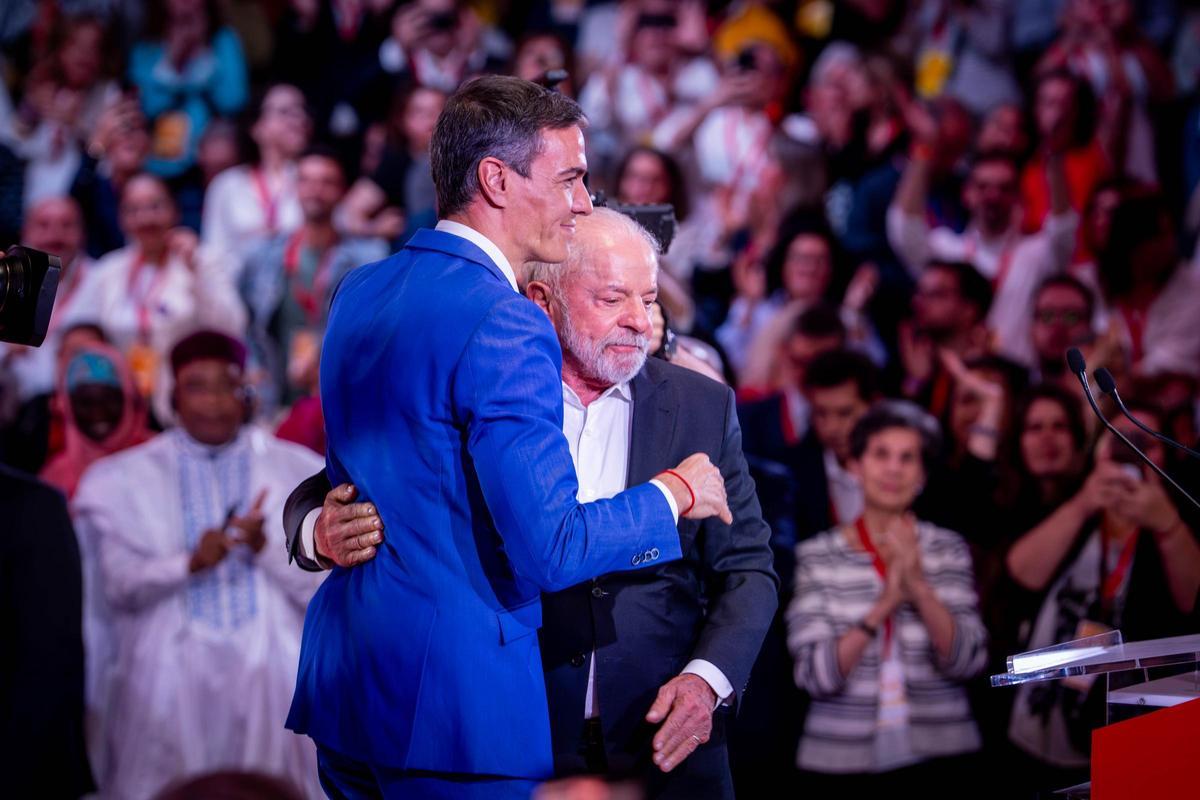 Los presidentes Pedro Sánchez y Luiz Inácio Lula da Silva en la cumbre progresista de Barcelona.
