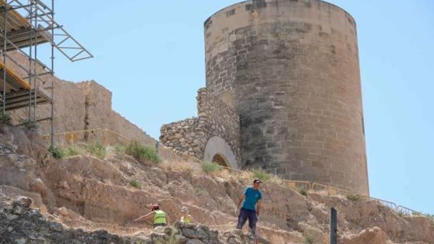 Inicio de las obras del Castillo de Elda.