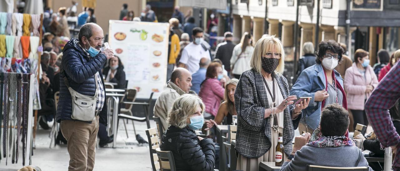 Ambiente de terrazas en Oviedo.