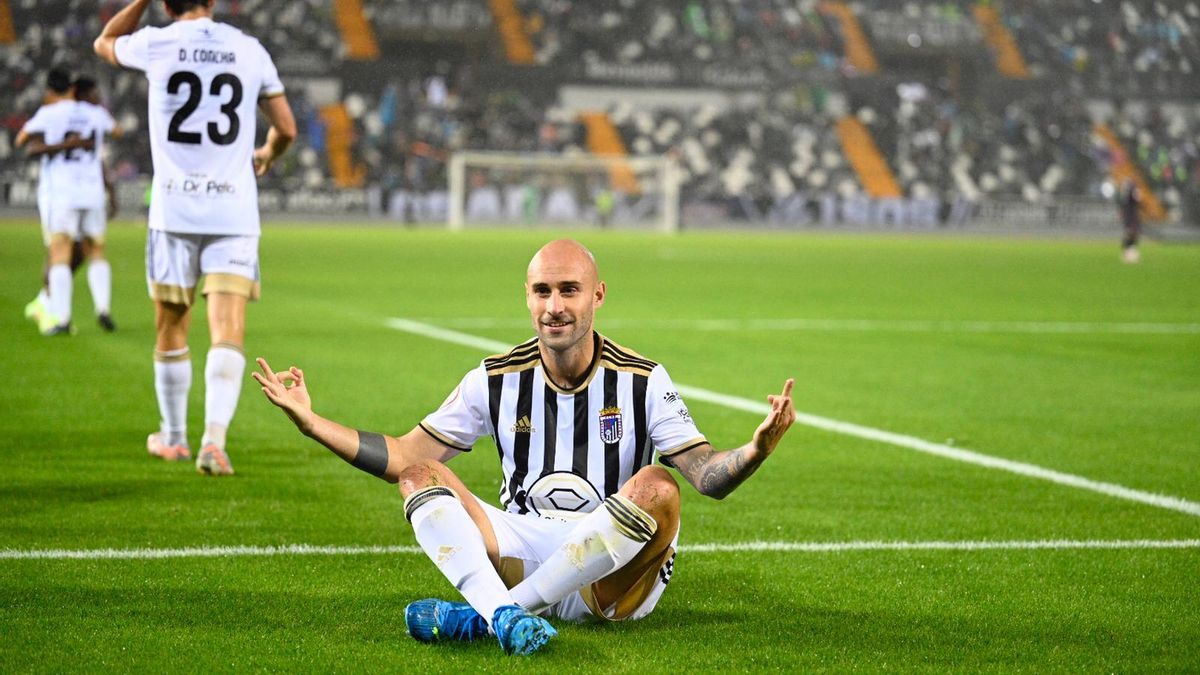 Gorka Santamaría, el ‘Buda’, celebra su gol al Extremadura, el primero del Badajoz en el derbi.