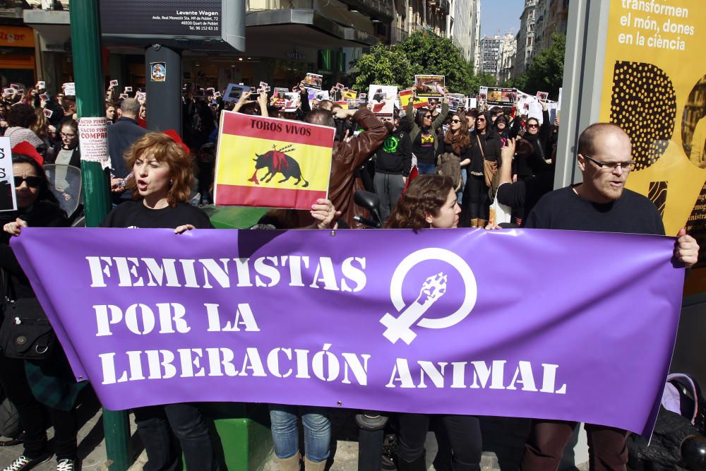 Manifestación y performance antitaurina en Valencia