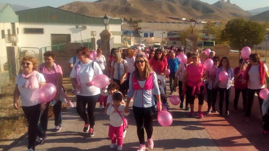 Mayores y jóvenes marcharon en Jumilla contra el cáncer.