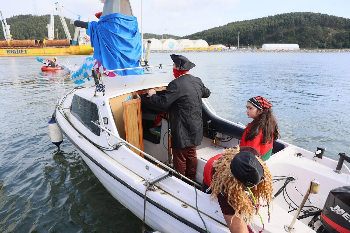 En imágenes: El desembarco de la Sardina abre el Antroxu de Avilés