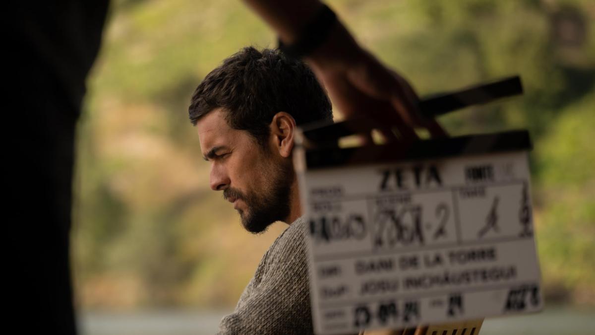 Fotograma de 'Zeta' y aparece Mario Casas