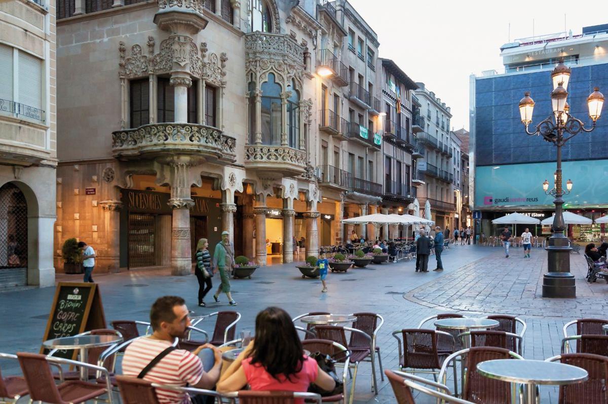 Casa Navàs en la Plaza del Mercadal de Reus.