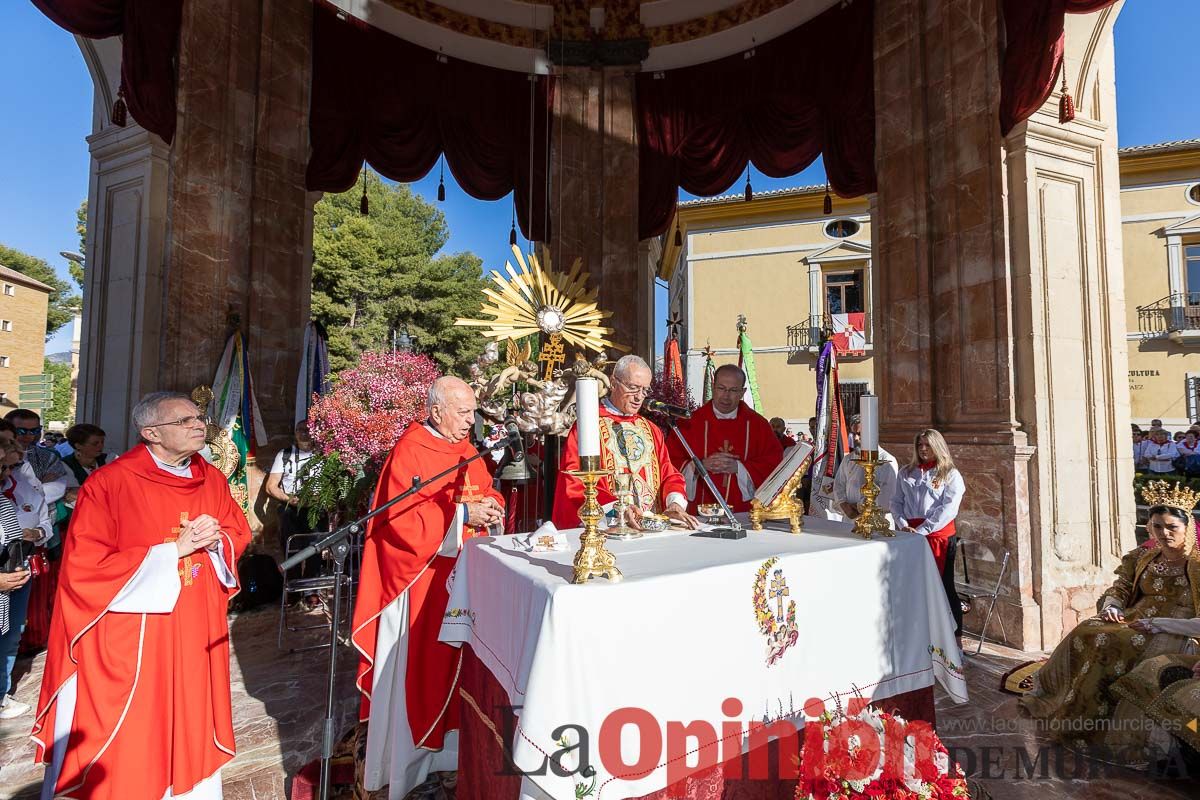 Bandeja de flores y ritual de la bendición del vino en las Fiestas de Caravaca