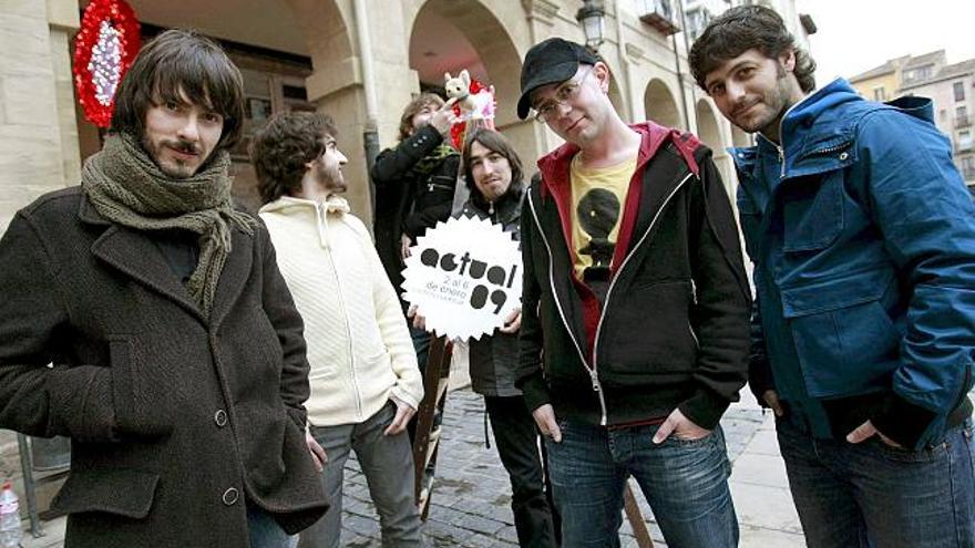 Los integrantes de la banda madrileña Vetusta Morla, que junto al cantante esloveno Magnífico y el músico neoyorquino Joe Bataan, protagonizan hoy el segundo de los grandes conciertos del Escenario de Culturas Contemporáneas, dentro del festival "Actual 2009", que se está celebrando del 2 al 6 de enero en Logroño. EFE/ABEL ALONSO