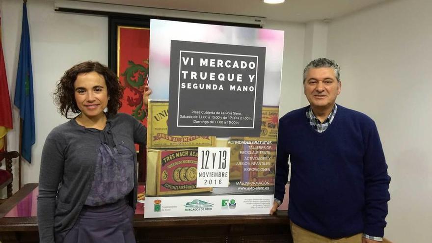 Noelia Macías y César Díaz, en la presentación del mercado.