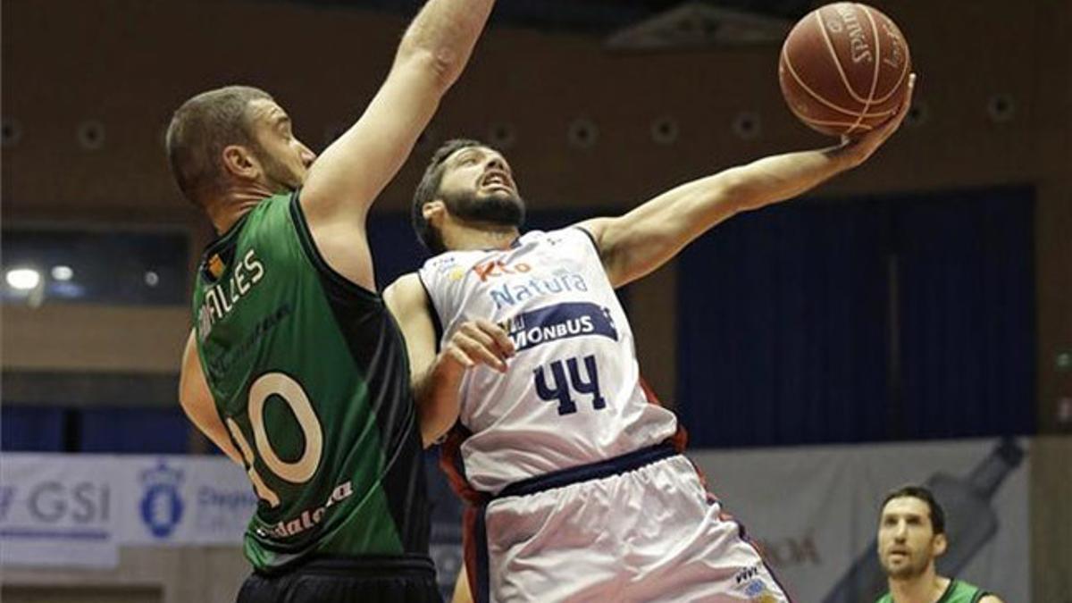 La Penya dejó escapar catorce puntos de renta ante el Obradoiro