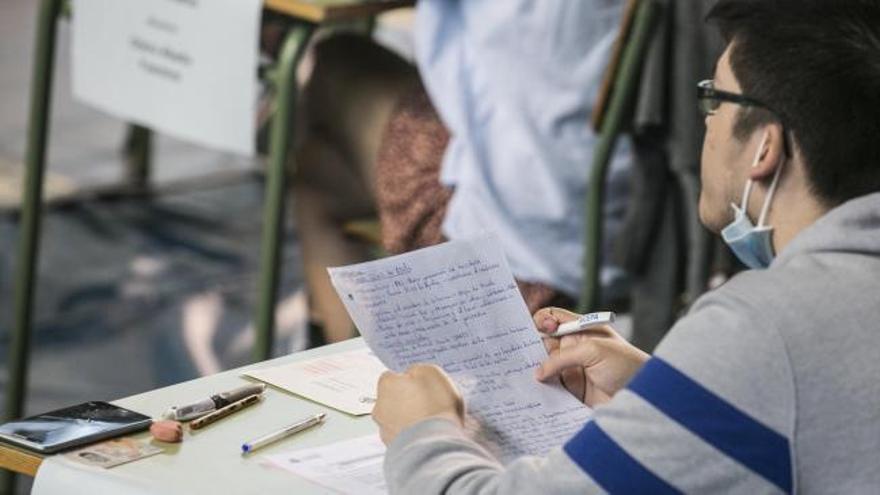 Los alumnos asturianos tras la EBAU: "Lo peor no ha sido el examen sino la espera en el aula"