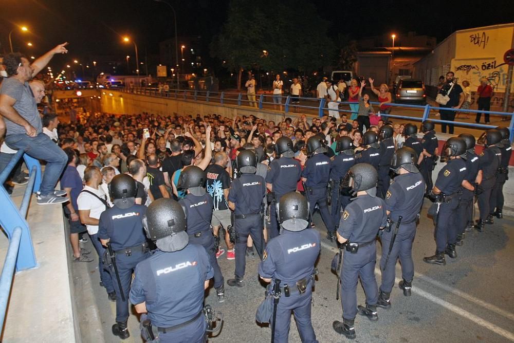 Tensión en El Rollo en el séptimo día de protestas por el soterramiento