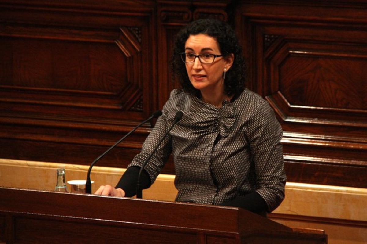 Marta Rovira, d’ERC, a la tribuna del Parlament, durant la seva intervenció en el ple.
