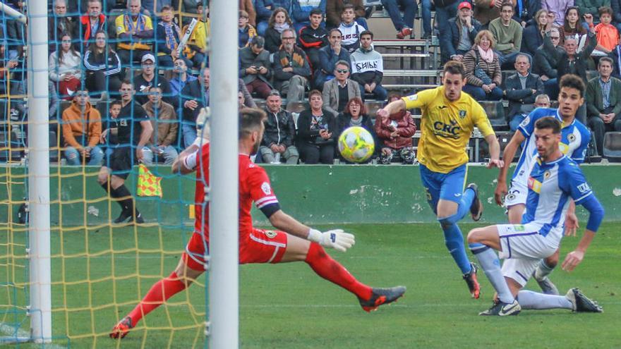 Derbi en Los Arcos entre Orihuela y Hércules el pasado febrero.