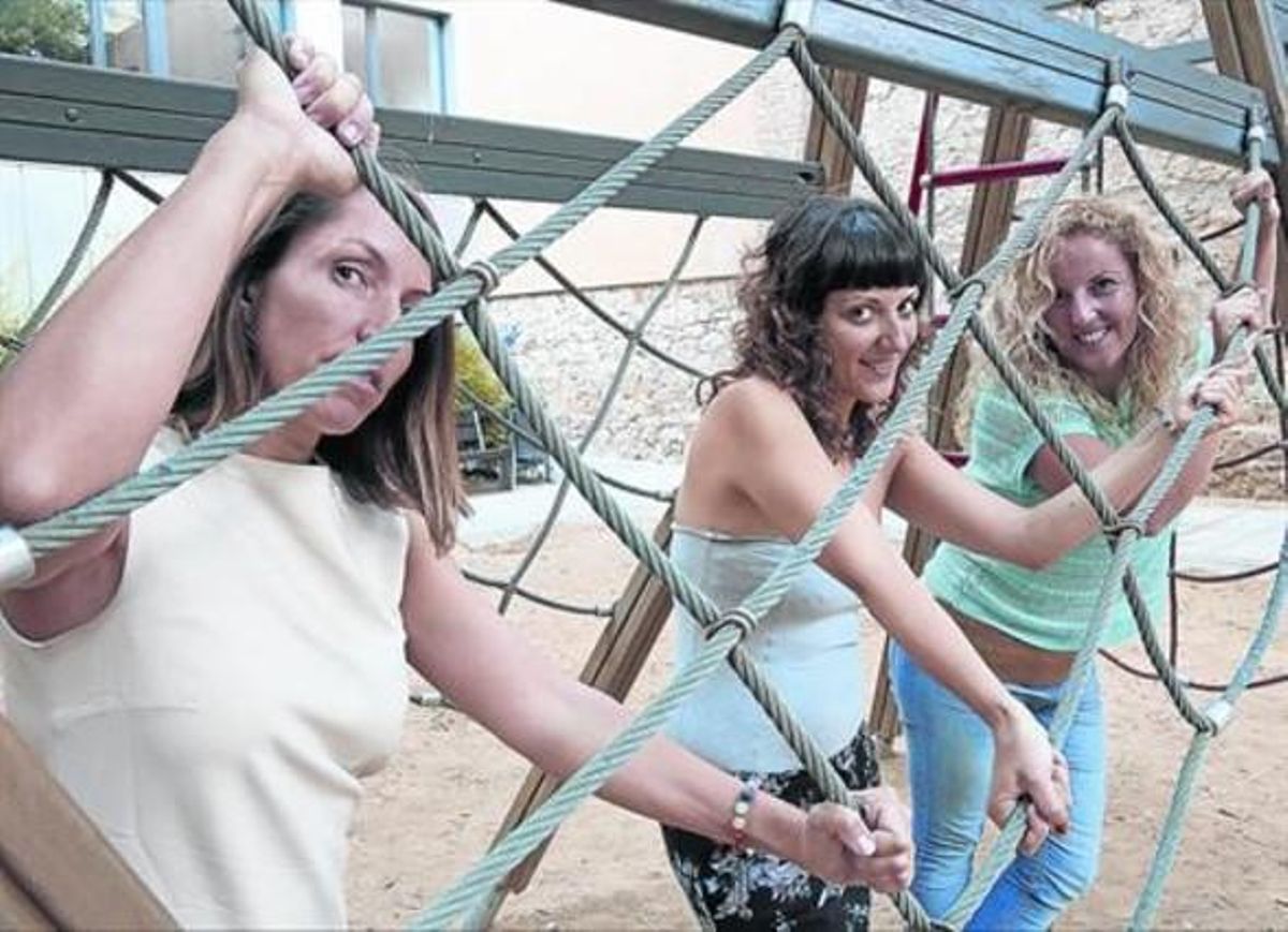 D’esquerra a dreta, Eva Ramírez, Jessica Mateo i Lourdes Ortiz, tres desocupades que van optar pel ’coaching’ per buscar alternatives. D’esquerra a dreta, Eva Ramírez, Jessica Mateo i Lourdes Ortiz, tres desocupades que van optar pel ’coaching’ per buscar alternatives.