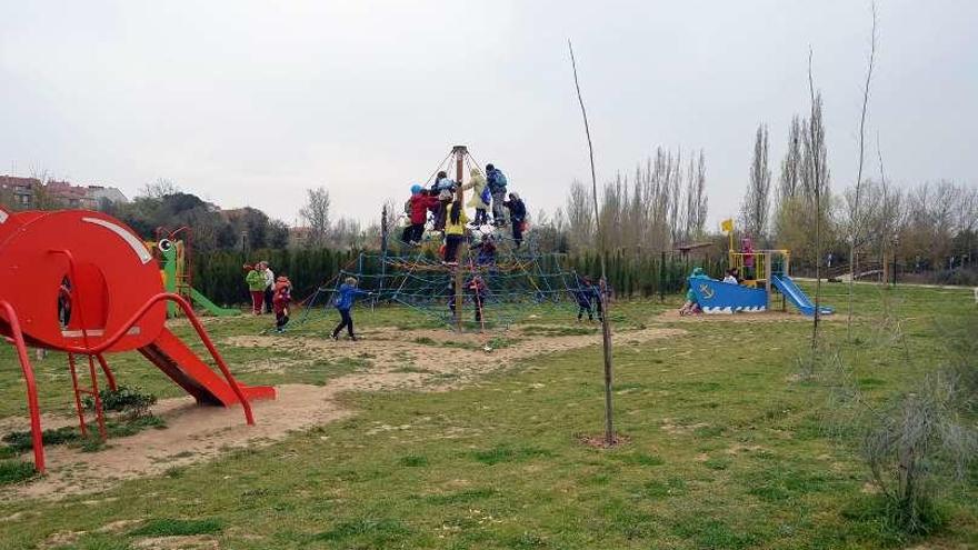 Parque infantil en la zona del Prado de las Pavas.