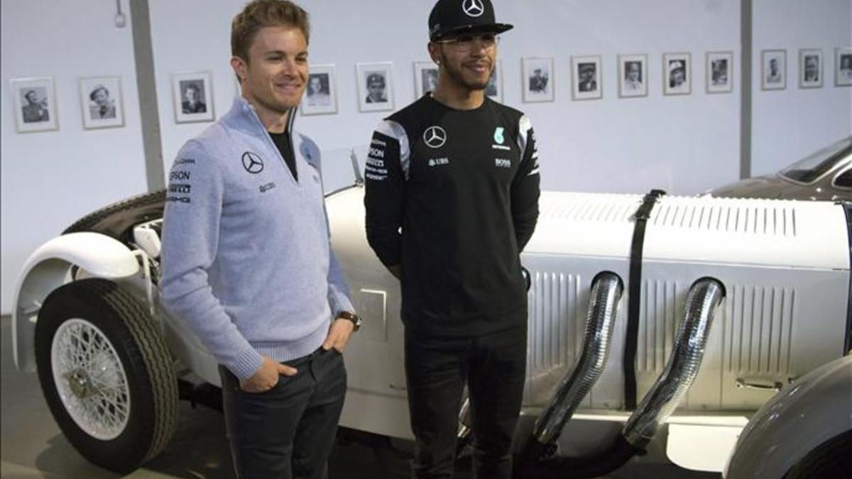 Hamilton y Rosberg en la presentación de la temporada de Mercedes F1 en Alemania