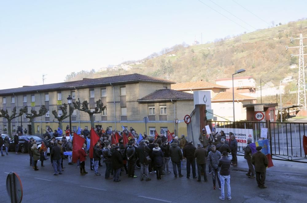 Protesta por el cierre del Pozo María Luisa