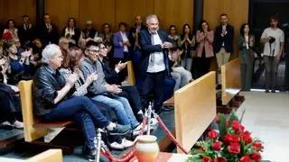 Rosas y aplausos por Maricuela, un "símbolo eterno" del socialismo asturiano