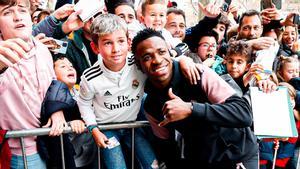 Madridistas sevillanos reciben al equipo