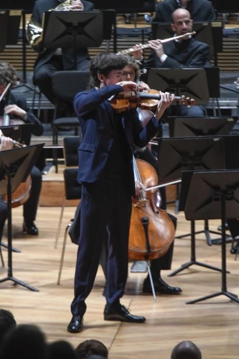 08-02-20 GENTE Y CULTURA. AUDITORIO ALFREDO KRAUS. LAS PALMAS DE GRAN CANARIA. Clausura del 36 Festival de Música de Canarias. Christoph Eschenbach dirige a la Orquesta de París con el joven violinista sueco Daniel Lozakovich.    Fotos: Juan Castro.  | 08/02/2020 | Fotógrafo: Juan Carlos Castro