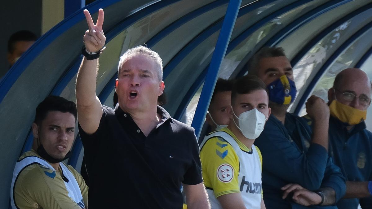 Tino Luis Cabrera, en el Anexo, durante un partido de este curso con Las Palmas Atlético.