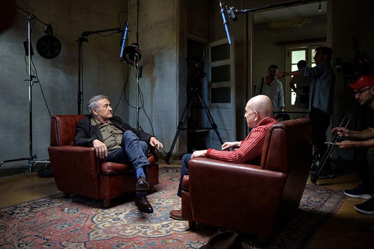 Vicente Molina Foix, durante el rodaje de 'Velintonia 3'