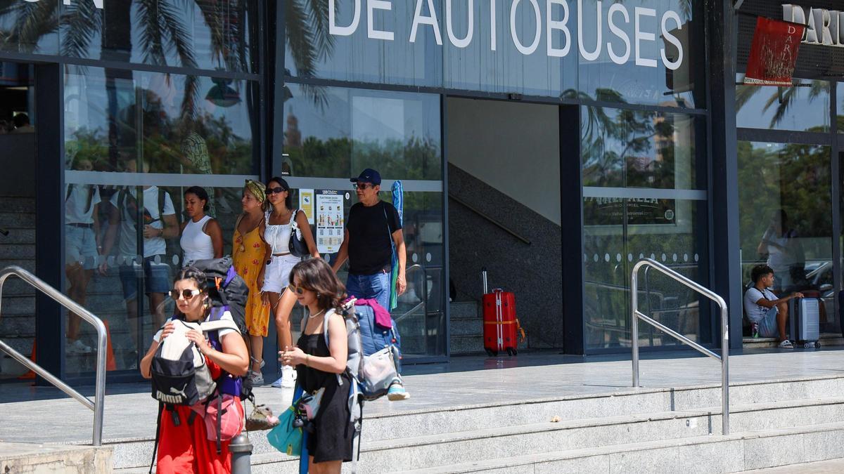 Fachada de la estación de autobuses.
