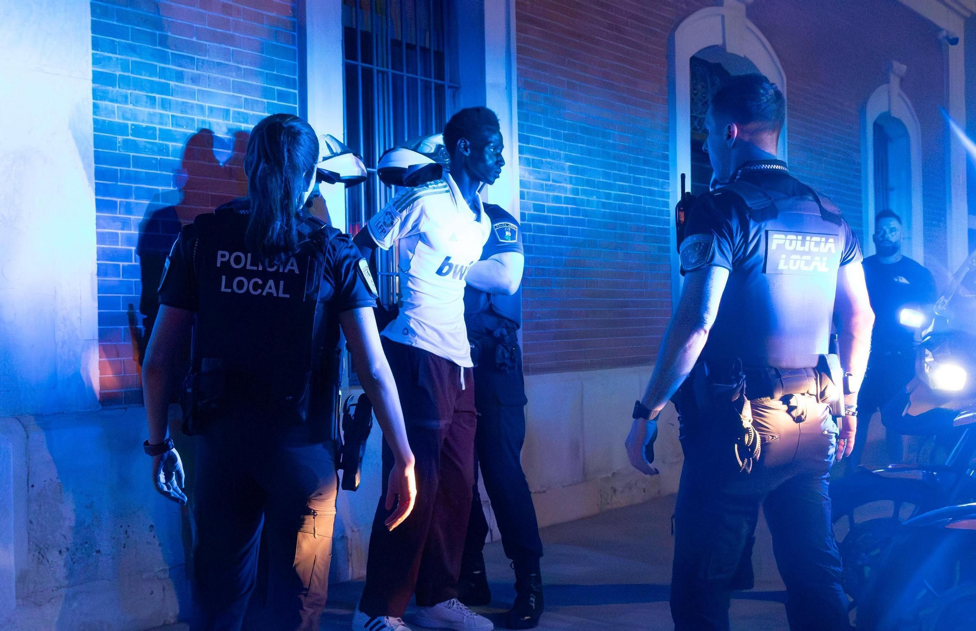 Operativo conjunto policial contra el ‘top manta’ en el puerto de Alicante