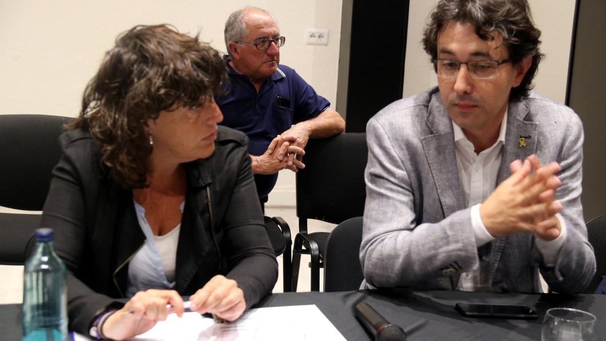 Teresa Jordà, 'consellera' de Agricultura, y Francesc Barbero, alcalde de Flix.