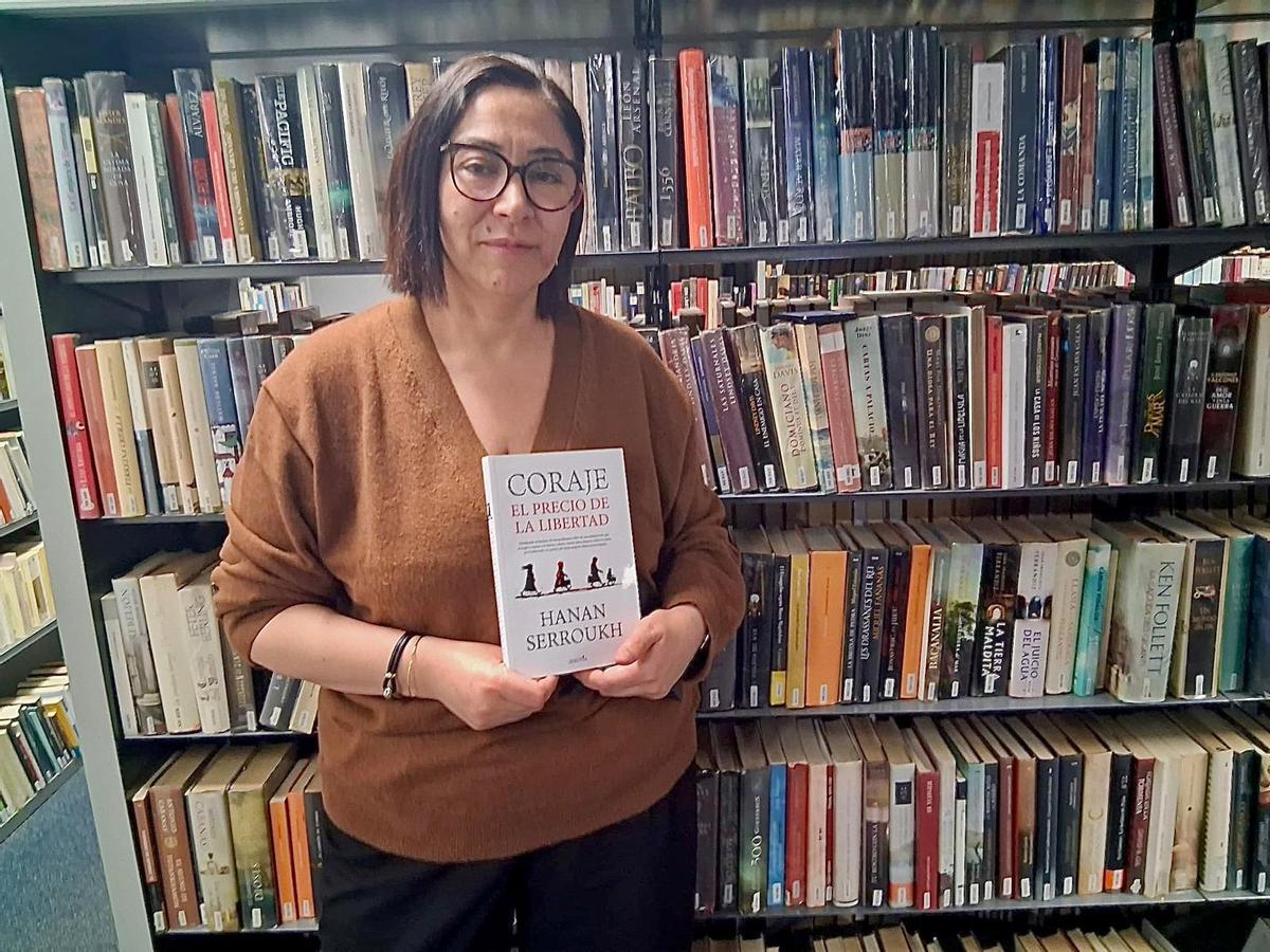 Presentació de 'Coraje. El precio de la llibertat' a Figueres per l'autora, Hanan Serroukh