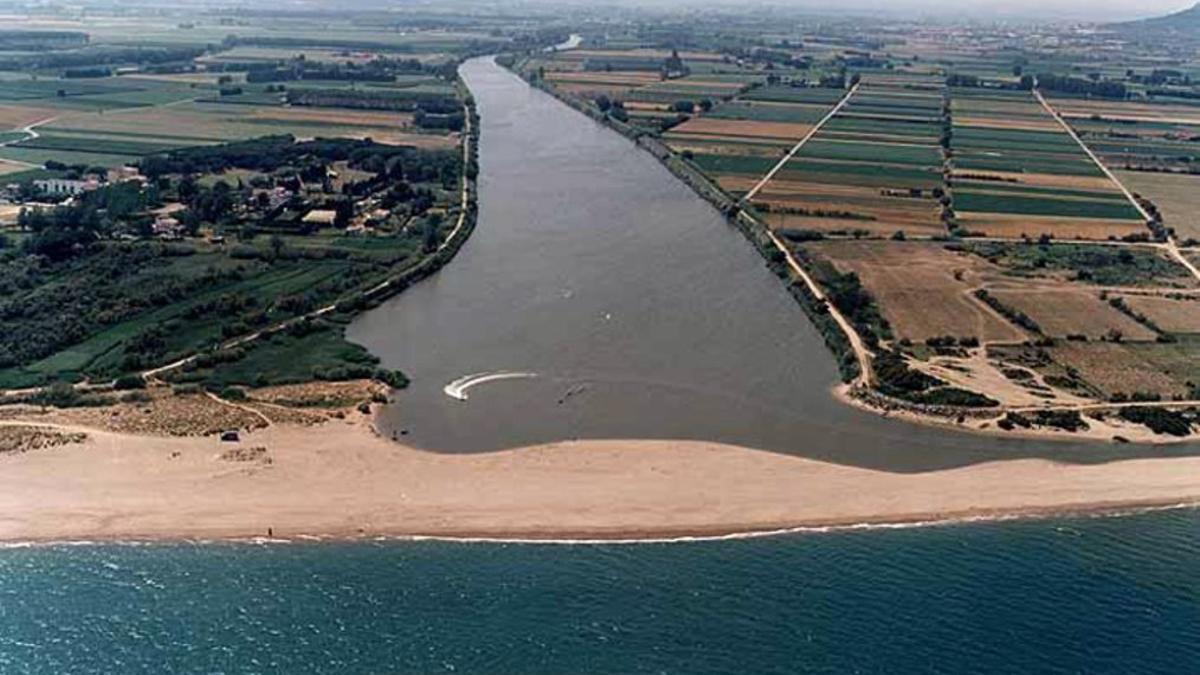 La playa de Mas Pinell, donde ha fallecido ahogado este miércoles un hombre de 80 años.