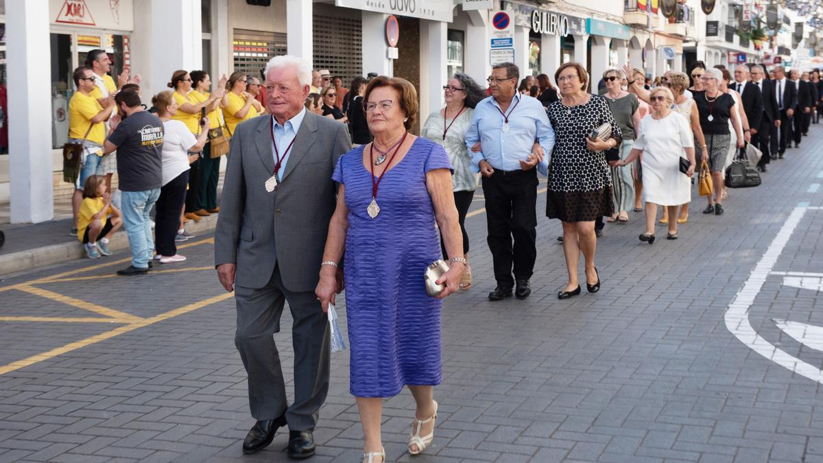 Los Mayorales de las Fiestas del Cristo del Sagrario 2023 desfilan por las calles de Altea después de ser nombrados.