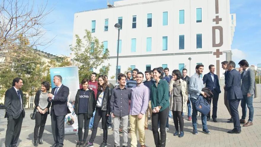 Telefónica beca a 16 estudiantes de la Politécnica