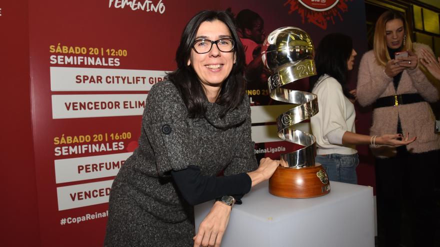 La selección femenina de 1993 rinde homenaje a Pilar Valero