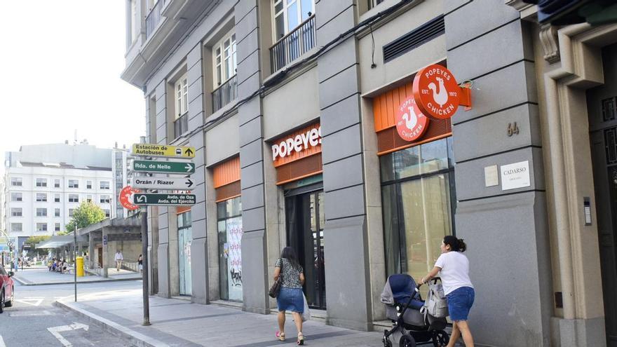 La hostelería salva a los grandes bajos comerciales de A Coruña: "Hay muy pocos negocios que necesitan grandes superficies"