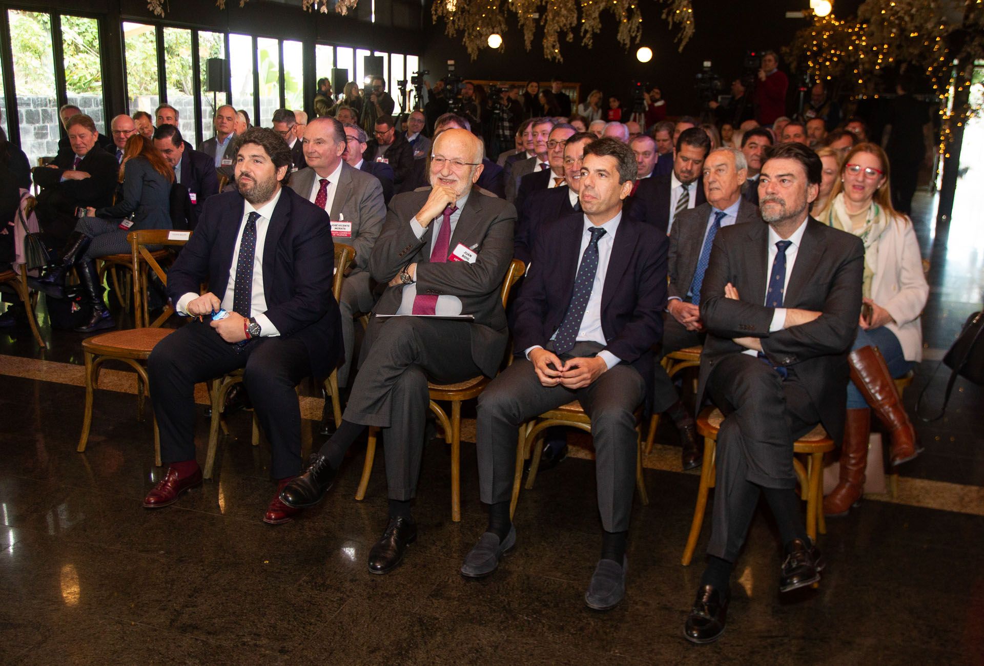 López Miras interviene en el Pleno de la Asociación Valenciana de Empresarios (AVE)