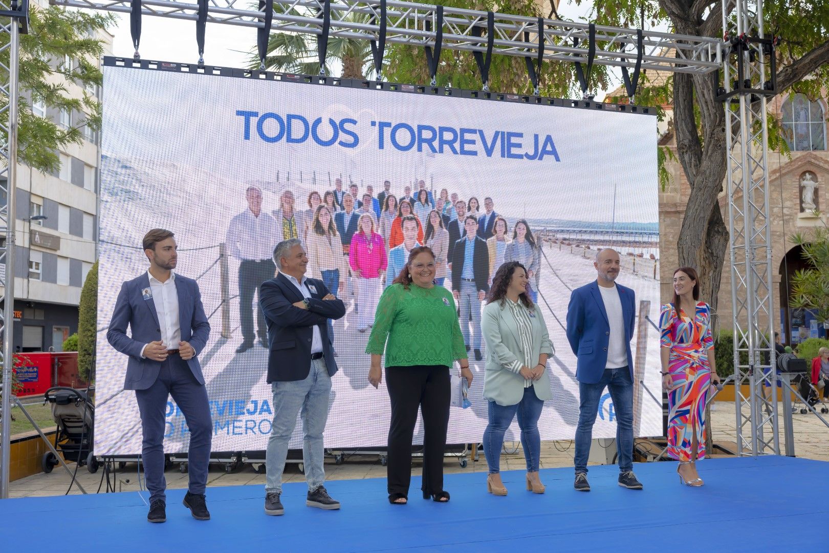 Mitin de arranque de campaña de Eduardo Dolón en la plaza de la Constitución de Torrevieja