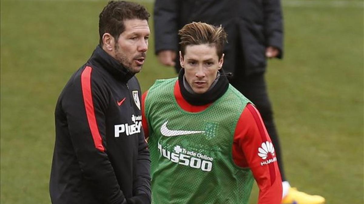 El 'Cholo' Simeone y Fernando Torres, en un entrenamiento