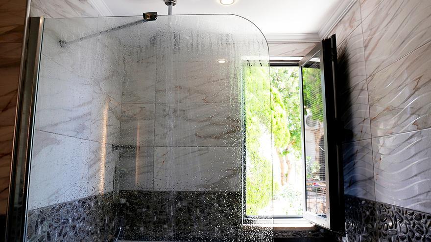 ELIMINAR LA CAL: El vinagre blanco de Mercadona que elimina la cal de la  mampara de la ducha y los espejos del baño