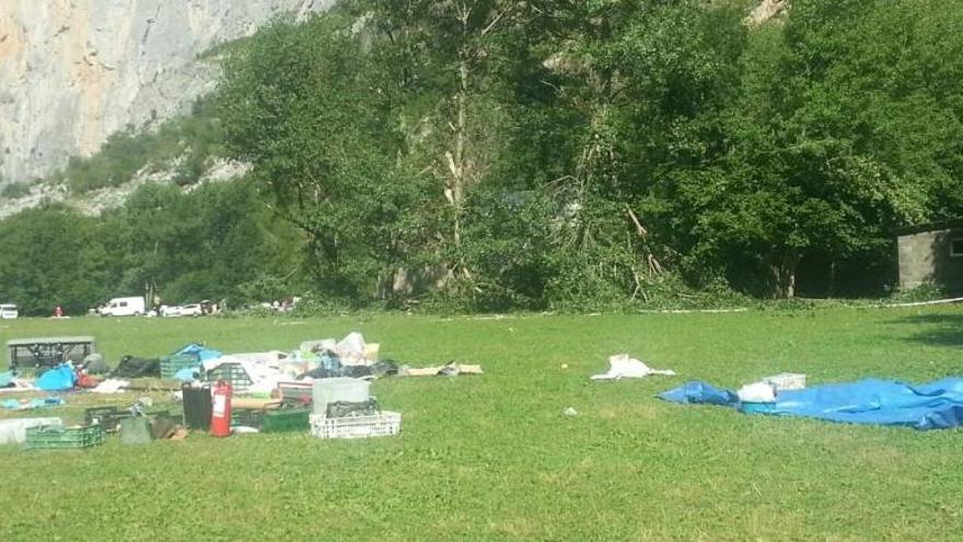 Los campistas desalojados en el Pirineo pasarán la noche en pabellones