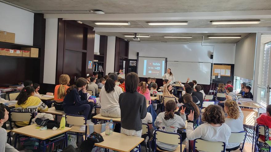 Más de 400 alumnos de primaria de Picassent aprenden a hacer un buen uso de las pantallas