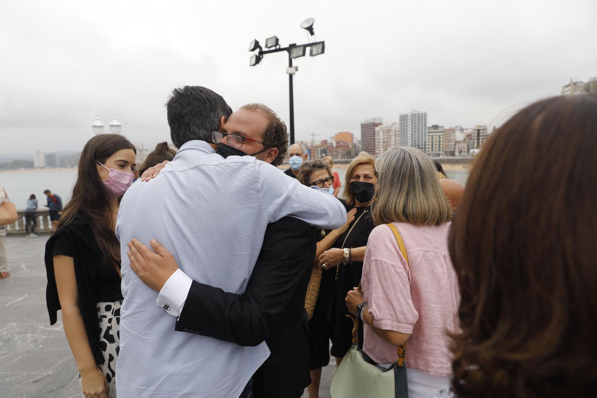 Emocionante despedida a Alfonso Peláez, gijonés “que vivió e hizo vivir la ciudad”