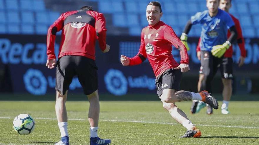 Iago Aspas, durante el último entrenamiento celebrado por el Celta en el estadio de Balaídos, el pasado viernes. // Ricardo Grobas