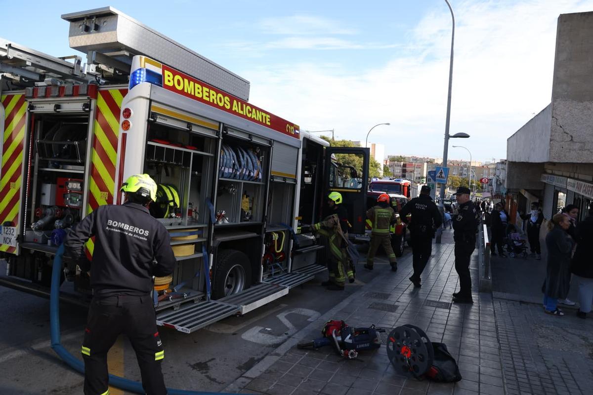 Los bomberos en el lugar del siniestro.