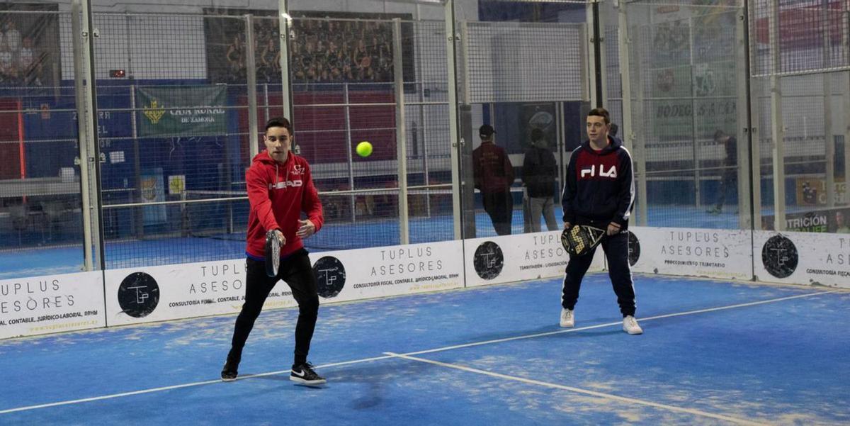 Encuentro navideño de los niños del campamento de Sejas en Zamora Pádel